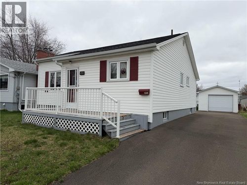 196 Waverley Ave, Moncton, NB, E1C7V4 | Card Image