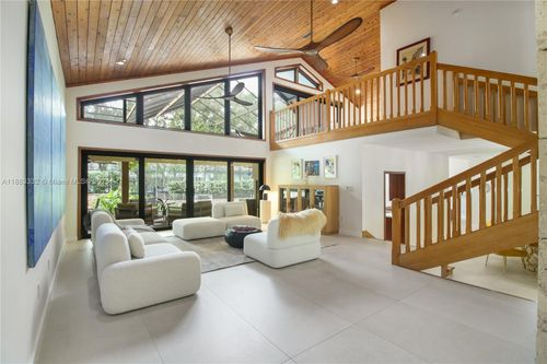 8120 Sw 182nd St, Palmetto Bay, FL, 33157-6132 | Card Image