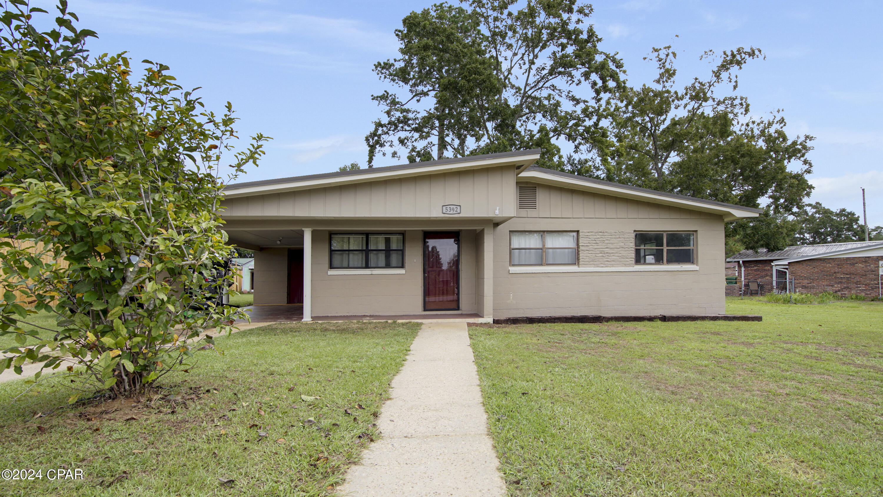 College Dr, Graceville, FL 32440