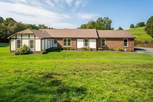 5 Brittany Oaks Dr, Fairmont, WV, 26554-8005 | Card Image