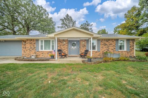104 E Woodland Dr, Pendleton, IN, 46064-9533 | Card Image