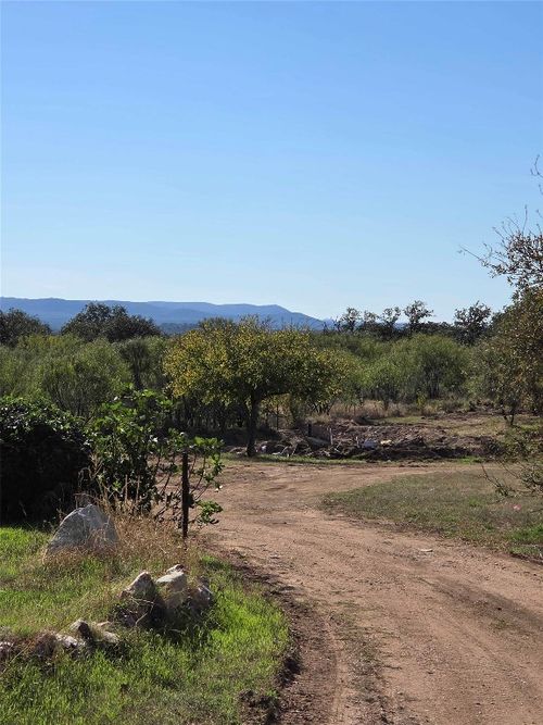 925 Old Spanish Trl, Buchanan Dam, TX, 78609-2536 | Card Image