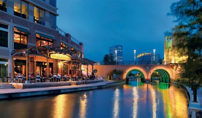 Fine dining and shopping at theWaterway <10 minutes fromhome. | Image 49