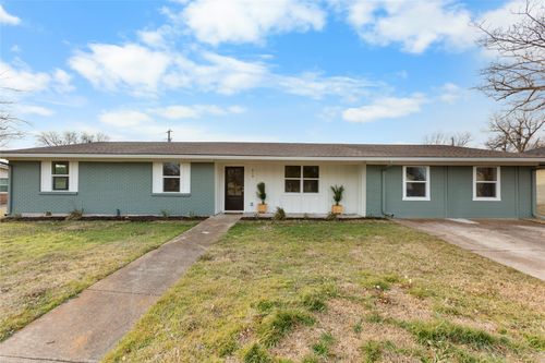 810 W Denison Dr, Robinson, TX, 76706-4907 | Card Image