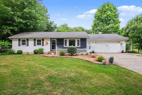 7475 Thornapple River Dr Se, Caledonia, MI, 49316-9552 | Card Image