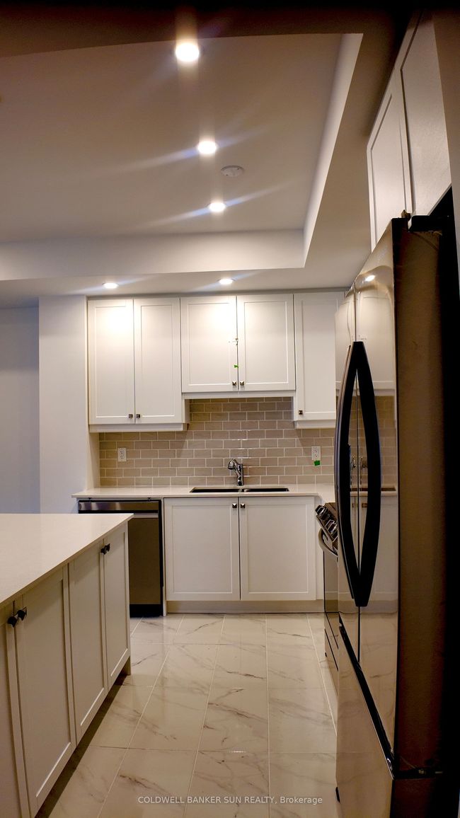 25 Waterside Way, Condo with 3 bedrooms, 3 bathrooms and 1 parking in Whitby ON | Image 7