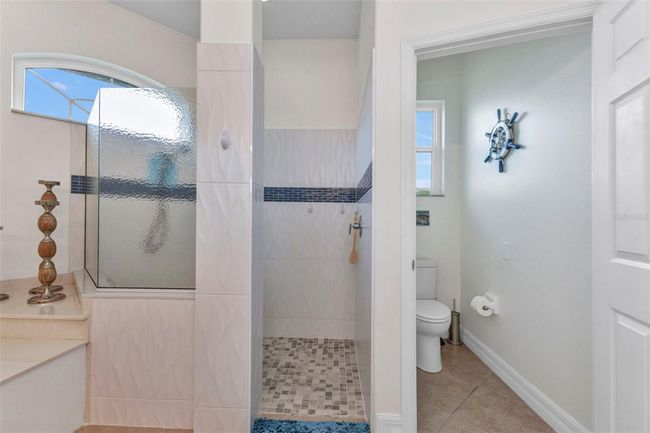 Primary Bathroom | Image 12