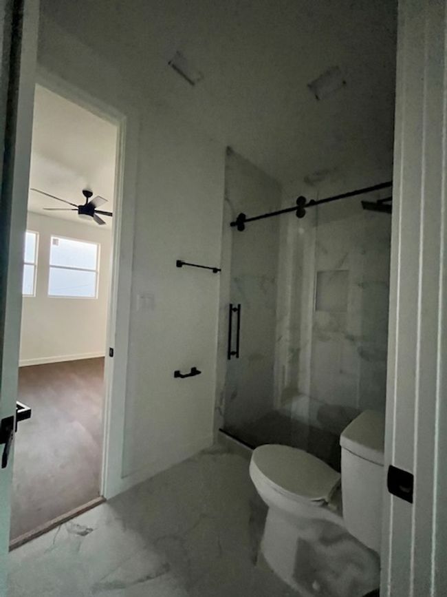 jack & jill bathroom | Image 8