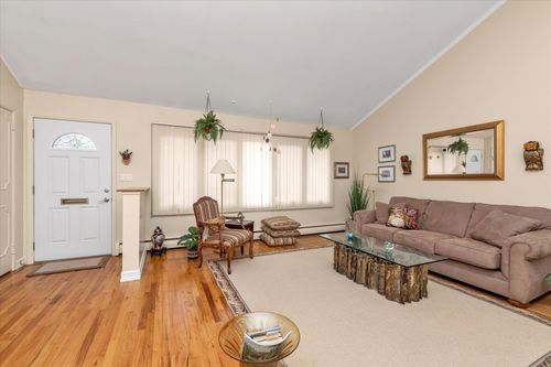 1067 Ida Pl, North Bellmore, NY, 11710-2016 | Card Image