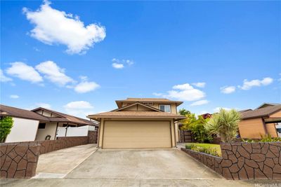 Front exterior view of home. | Image 2