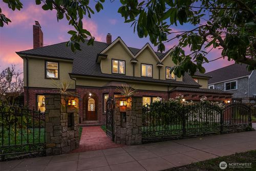 2409 29th Avenue W, Seattle, WA, 98199 | Card Image