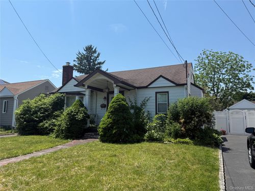 218 Park Ave, Hicksville, NY, 11801-1413 | Card Image