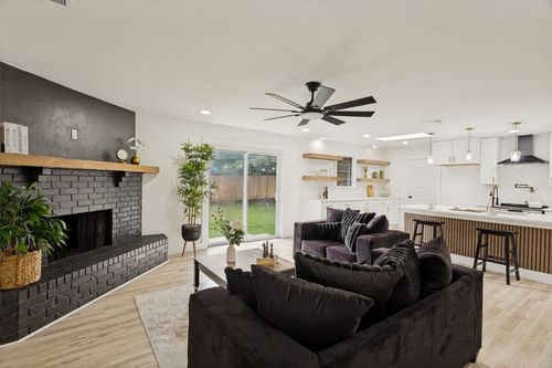 3816 Springbranch Dr, Benbrook, TX, 76116-7630 | Card Image