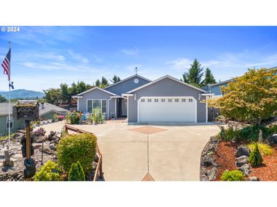 133 Grace Ct, House other with 3 bedrooms, 2 bathrooms and 2 parking in Roseburg OR | Image 1