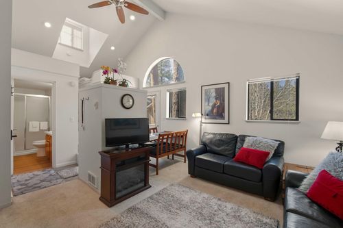 g1-56856 Enterprise Dr, Sunriver, OR, 97707-2120 | Card Image