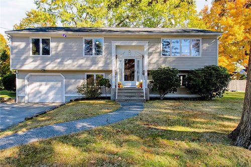 4 Hancock Road, Barrington, RI, 02806 | Card Image