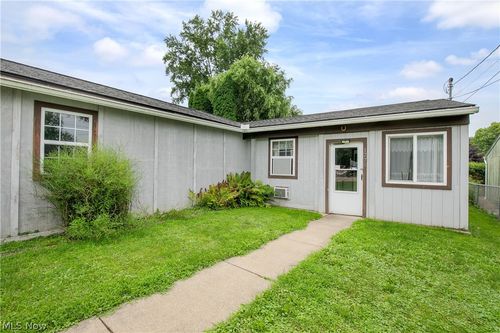 1276 Prospect St, Barberton, OH, 44203-7448 | Card Image