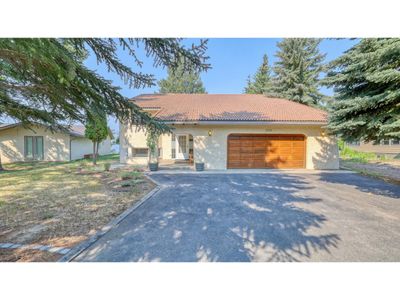 1089 Scenic Pl, House other with 3 bedrooms, 3 bathrooms and 4 parking in Windermere BC | Image 3