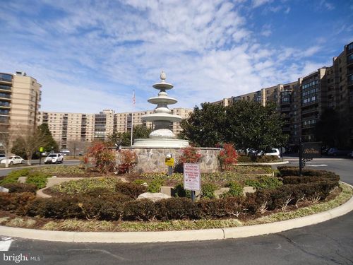 1024-8380 Greensboro Dr, MCLEAN, VA, 22102-5142 | Card Image