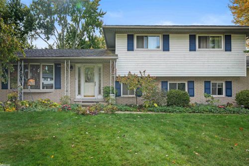 6702 Chirco Ct, Shelby Township, MI, 48316-3416 | Card Image