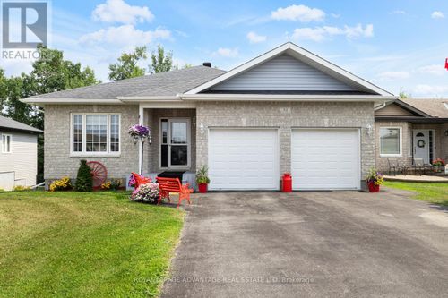 42 Code Cres, Smiths Falls, ON, K7A0A9 | Card Image