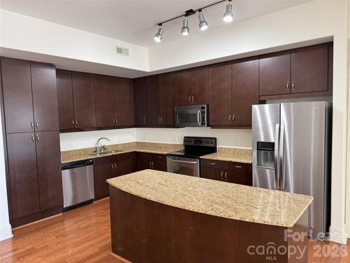 305-4620 Piedmont Row Dr, Charlotte, NC, 28210-4288 | Card Image