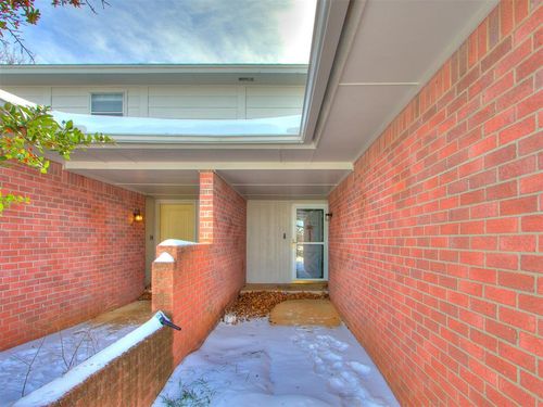 6916 Woodlake Drive, Oklahoma City, OK, 73132 | Card Image