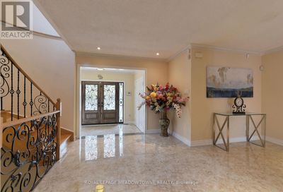 2857 Termini Terr, House other with 6 bedrooms, 5 bathrooms and 10 parking in Mississauga ON | Image 3