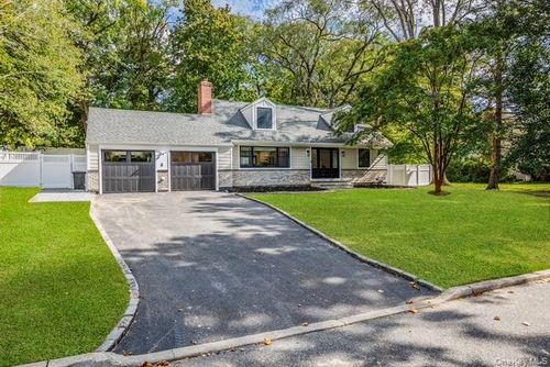 5 Satterly Rd, East Setauket, NY, 11733-3721 | Card Image