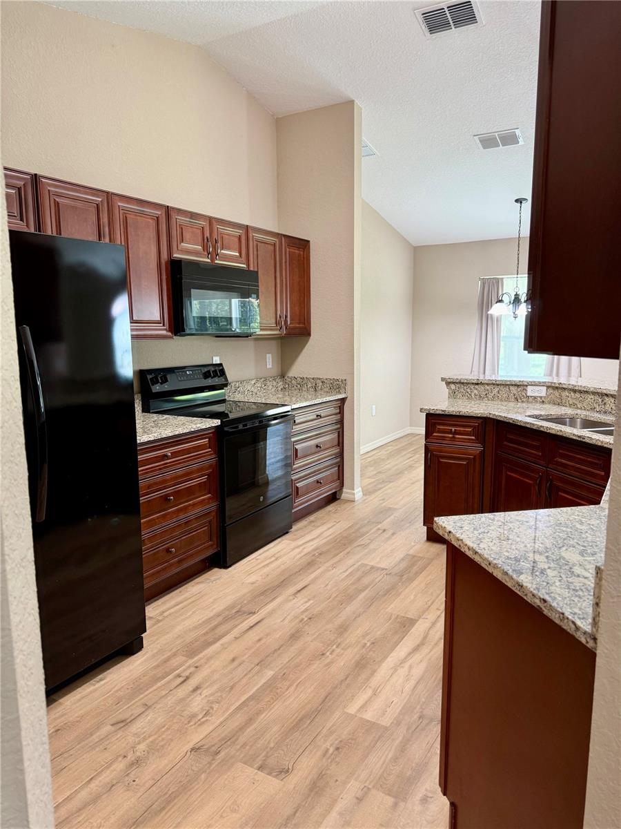 Residential in DUNNELLON 4