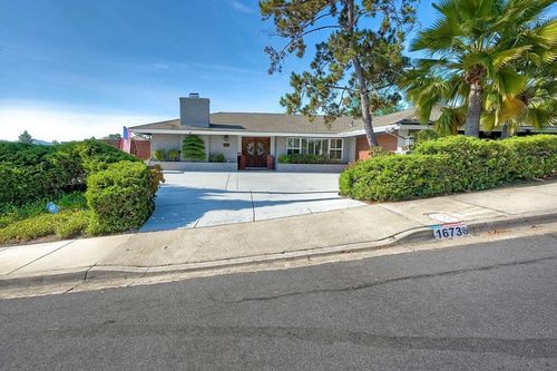 1673 Hillsmont Dr, El Cajon, CA, 92020-2943 | Card Image