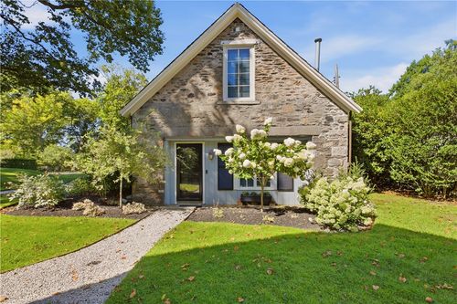 ch-453 Bellevue Ave, Newport, RI, 02840-4128 | Card Image