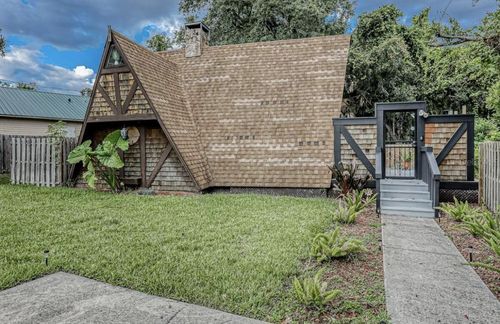 9607 N Connechusett Rd, TAMPA, FL, 33617-4513 | Card Image