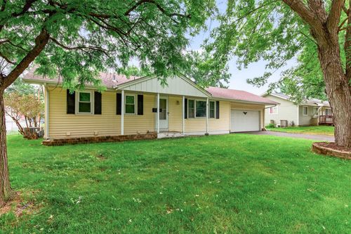 7716 Regent Avenue N, Brooklyn Park, MN, 55443 | Card Image