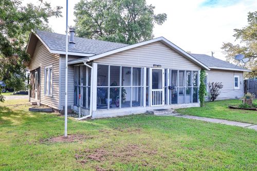 202 4th St, Skiatook, OK, 74070-1409 | Card Image