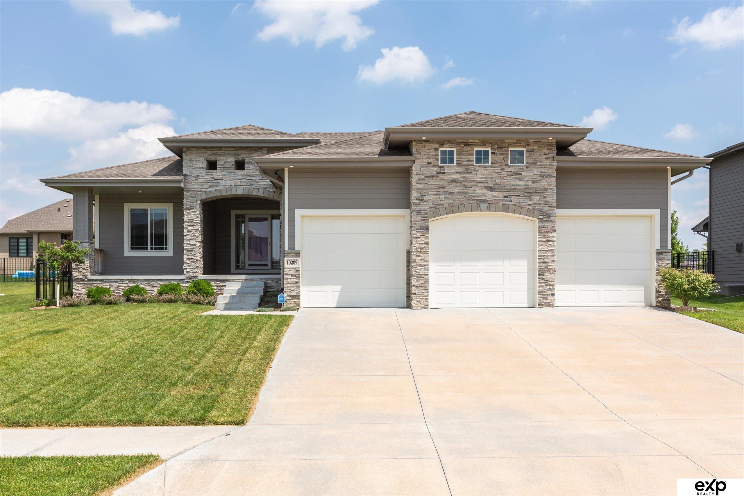 106th St, Papillion, NE 68046