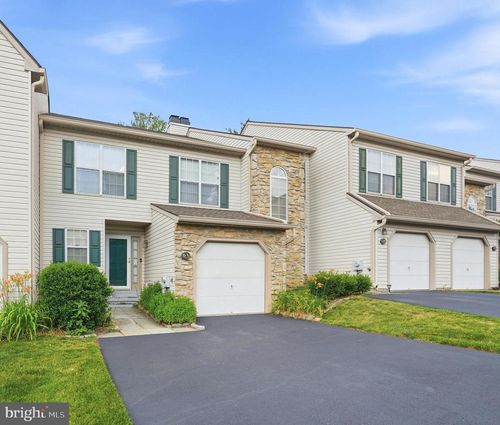 61 Hampton Ct, Norristown, PA, 19403-1073 | Card Image