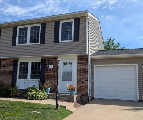 7376 Willow Run Dr, Mentor, OH, 44060-3530 | Card Image