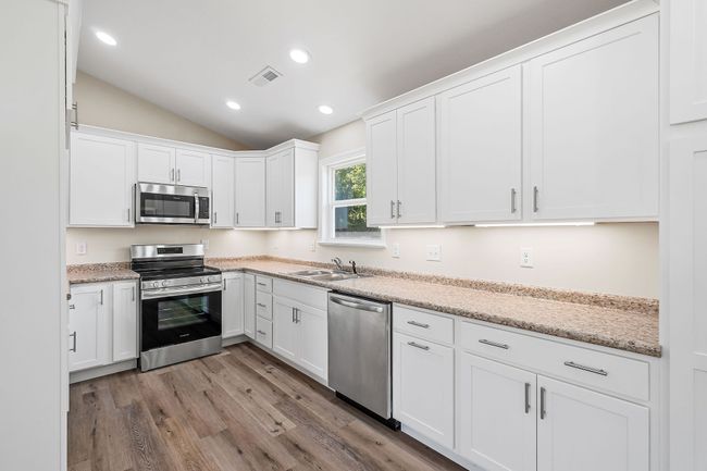 715 Apple Dr, House other with 3 bedrooms, 2 bathrooms and 2 parking in Livingston TN | Image 8