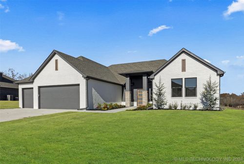 19009 E Round Mountain Road, Catoosa, OK, 74015 | Card Image