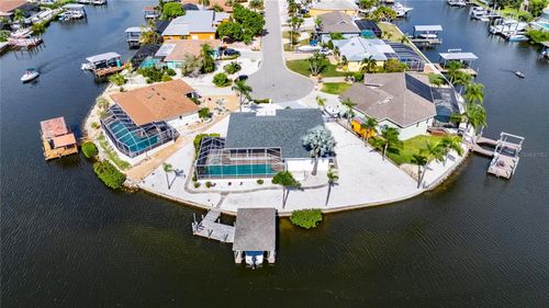 927 Golf Island Dr, APOLLO BEACH, FL, 33572-2715 | Card Image