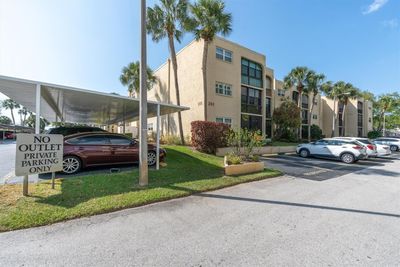 221 - 11485 Oakhurst Road, Condo with 1 bedrooms, 1 bathrooms and null parking in Largo FL | Image 1