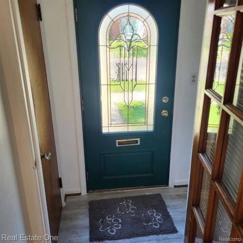 19121 Curtis St, Detroit, MI, 48219-2806 | Card Image