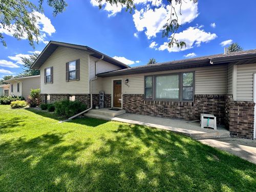 1002 Woodfern Dr, Marshall, MN, 56258-2496 | Card Image