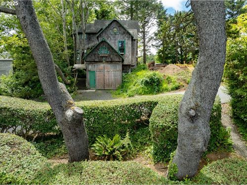 123 W 1st Ave, Cannon Beach, OR, 97110-2001 | Card Image