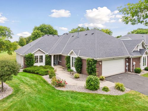 8810 Pointe Vista Dr, Victoria, MN, 55386-9530 | Card Image