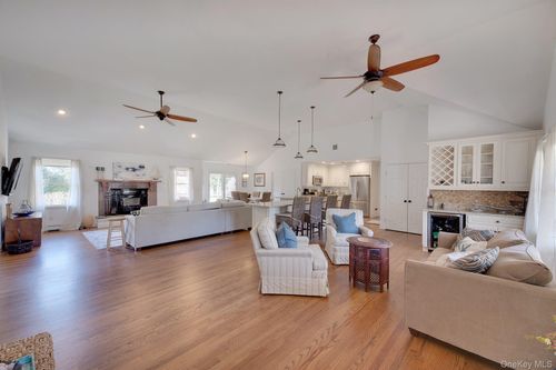 3045 Rocky Point Rd, East Marion, NY, 11939-1143 | Card Image