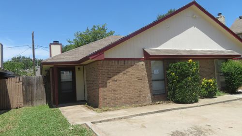 5912 Tinsley Dr, Arlington, TX, 76017-6326 | Card Image