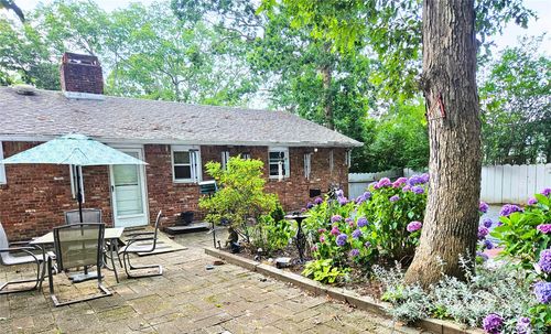 5 Leland Dr, Westhampton, NY, 11977-1204 | Card Image