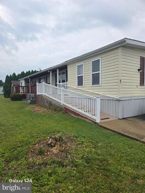 51-1300 E Kercher Ave, MYERSTOWN, PA, 17067-2906 | Card Image